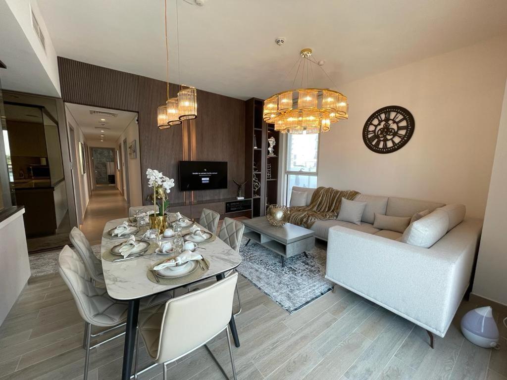 Smart Living Apartment *