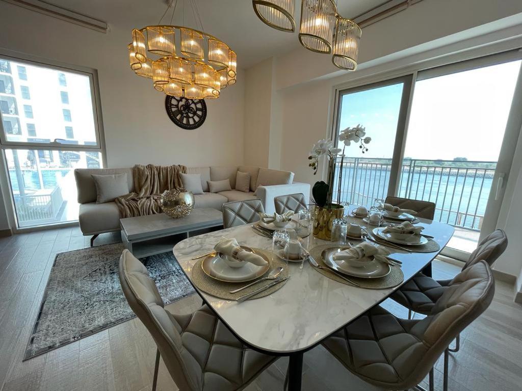 Smart Living Apartment *